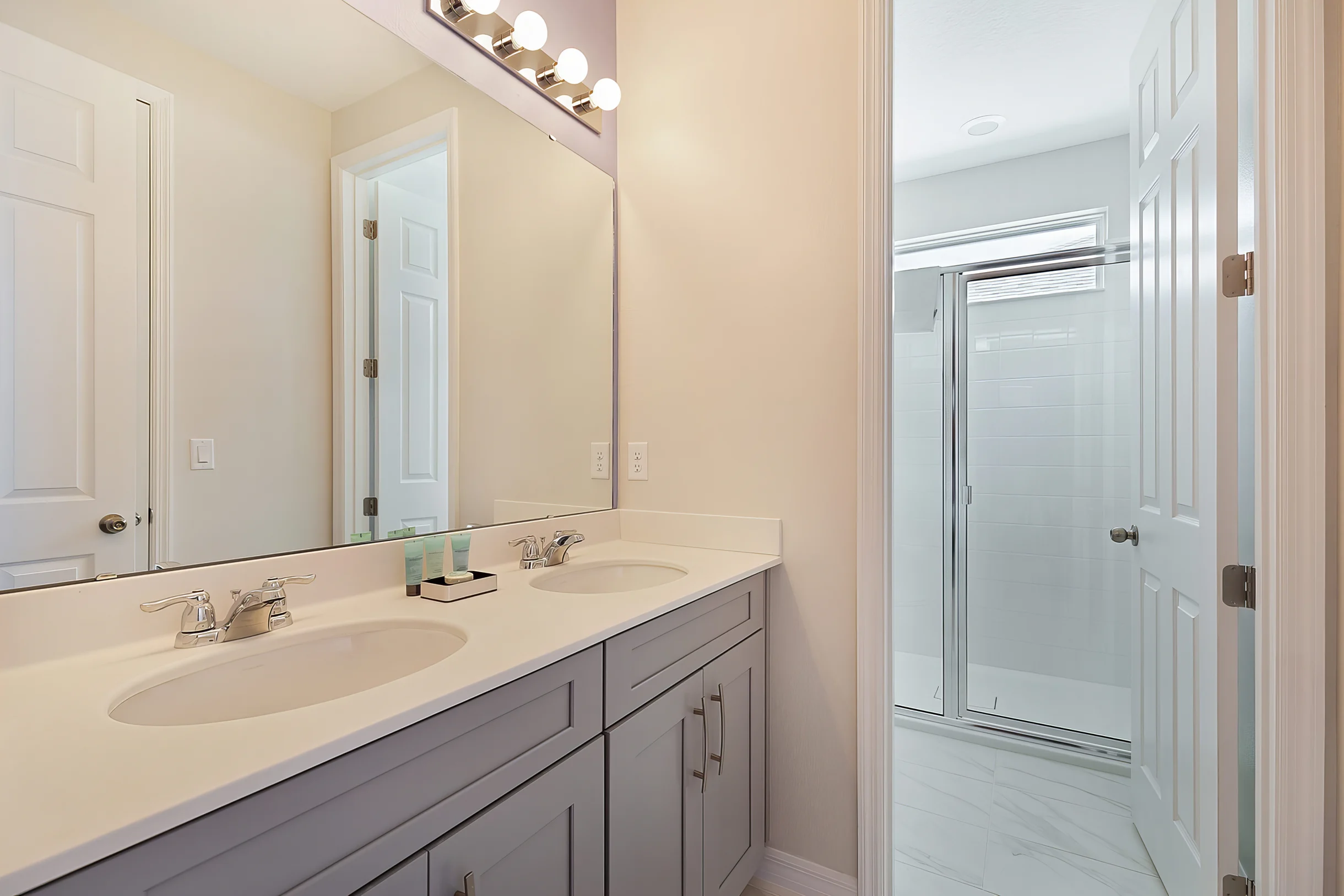 Wander Kissimmee Palm Glow #25