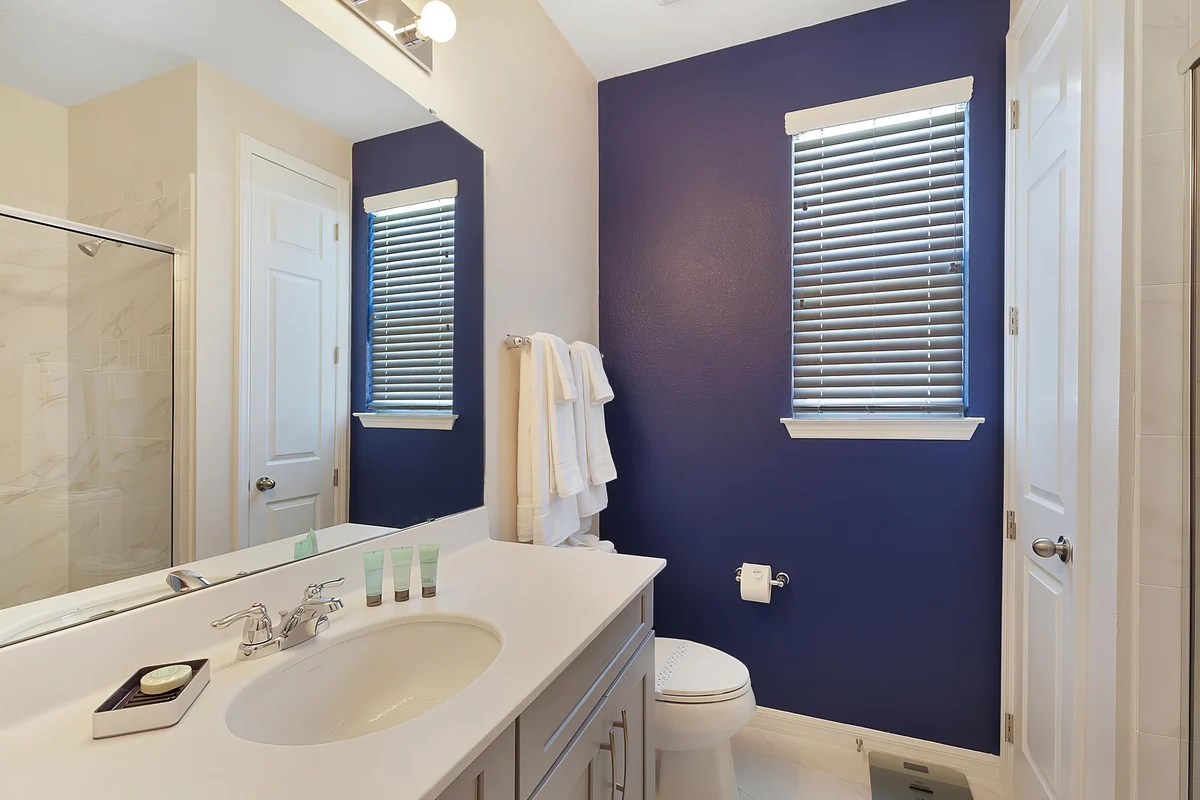Ensuite Bathroom 2 image 1