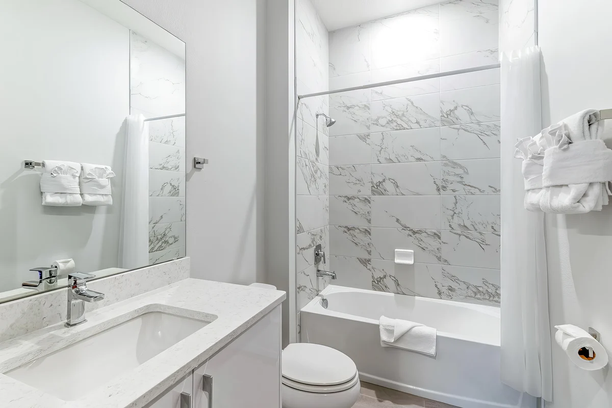 Ensuite Bathroom 4 image 1