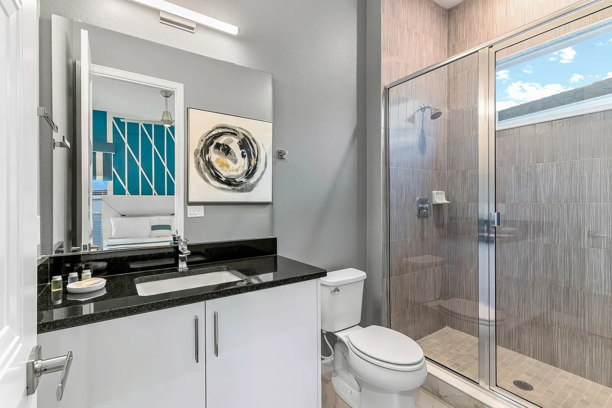 Ensuite Bathroom 8 image 1
