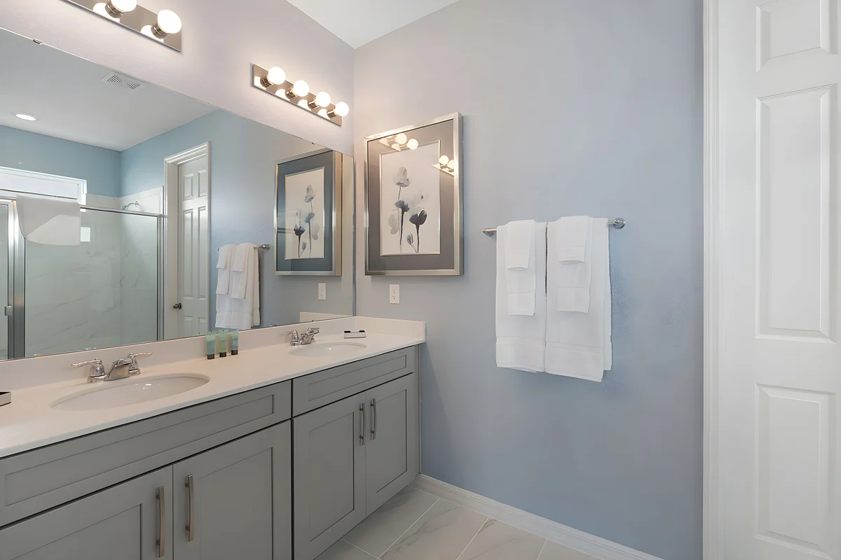 Ensuite Bathroom 1 image 1