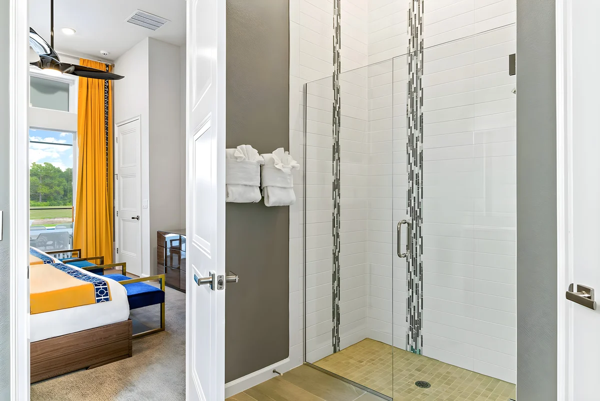 Ensuite Bathroom 2 image 1
