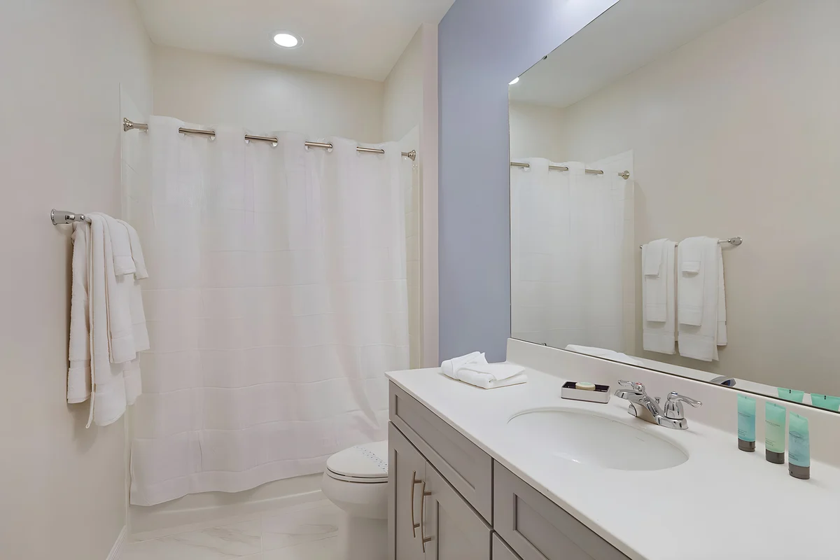 Ensuite Bathroom 4 image 1