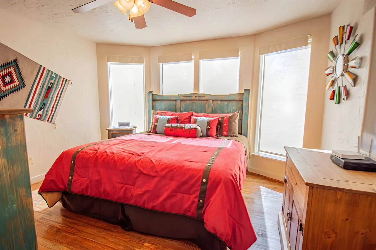 Bedroom 3 image 1