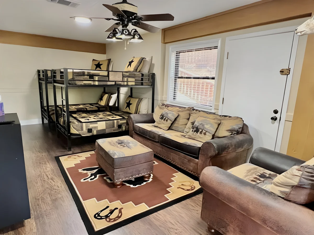Bedroom 1 image 1