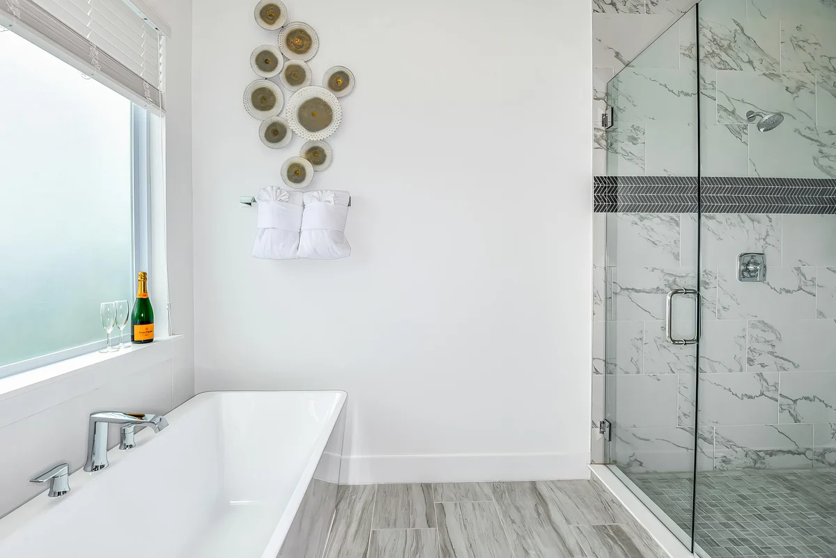 Ensuite Bathroom 1 image 1