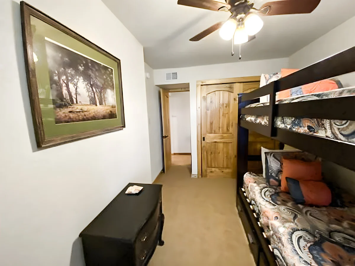 Bedroom 1 image 1