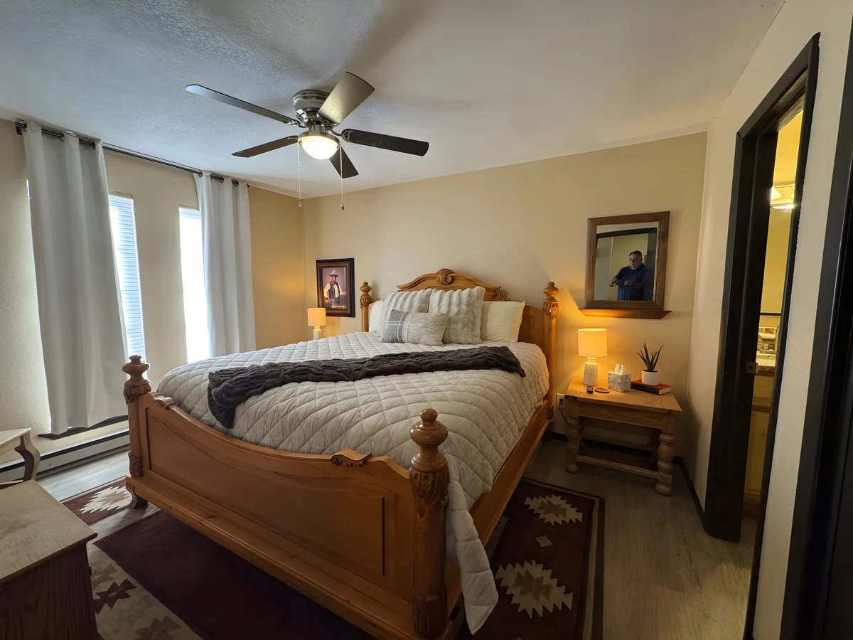 Bedroom 5 image 1