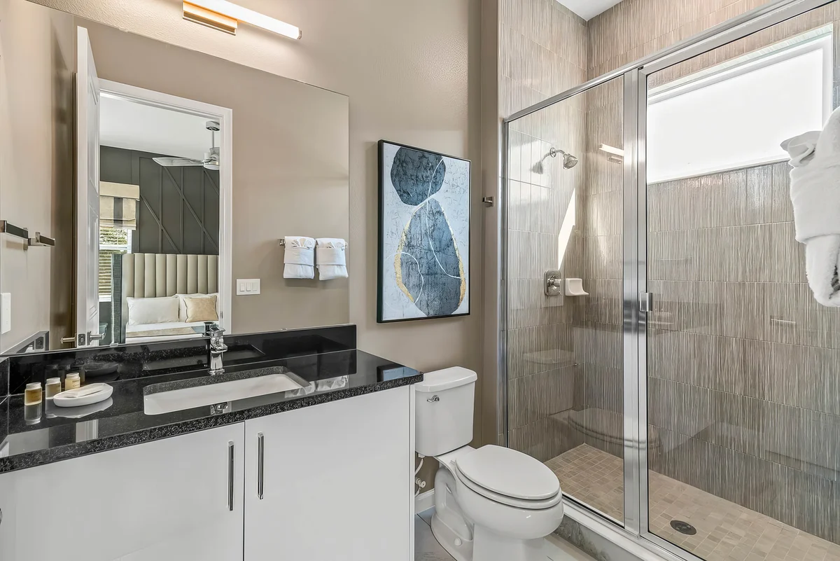 Ensuite Bathroom 6 image 1