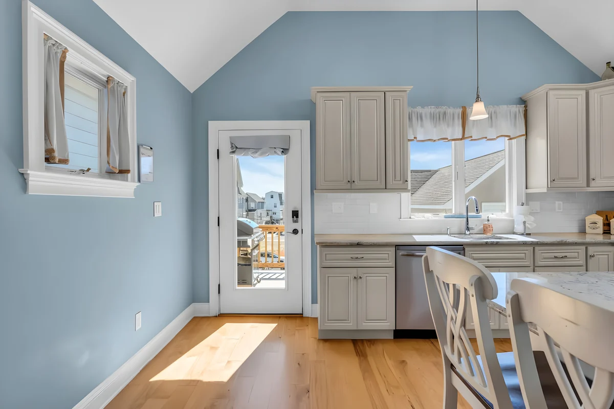 Condo in Sea Bright property photo 3