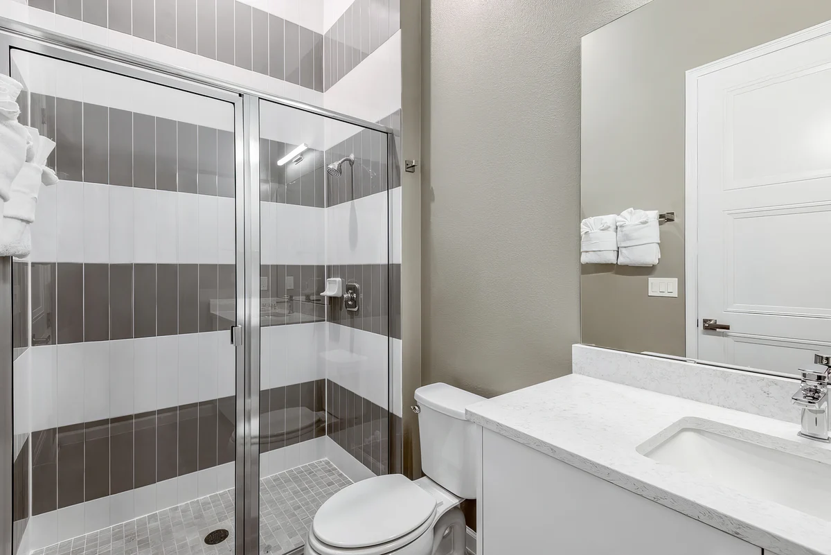 Ensuite Bathroom 3 image 1