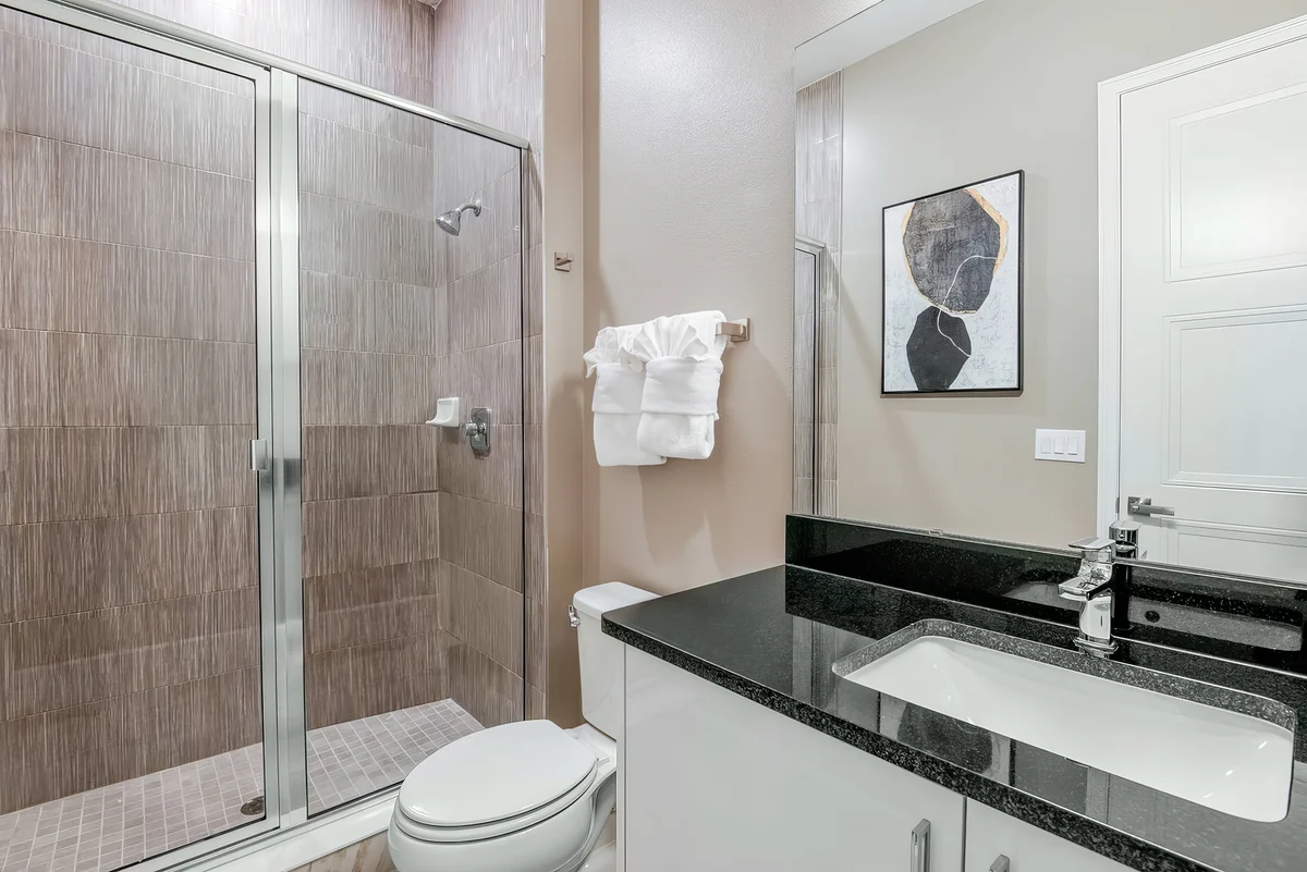 Ensuite Bathroom 7 image 1