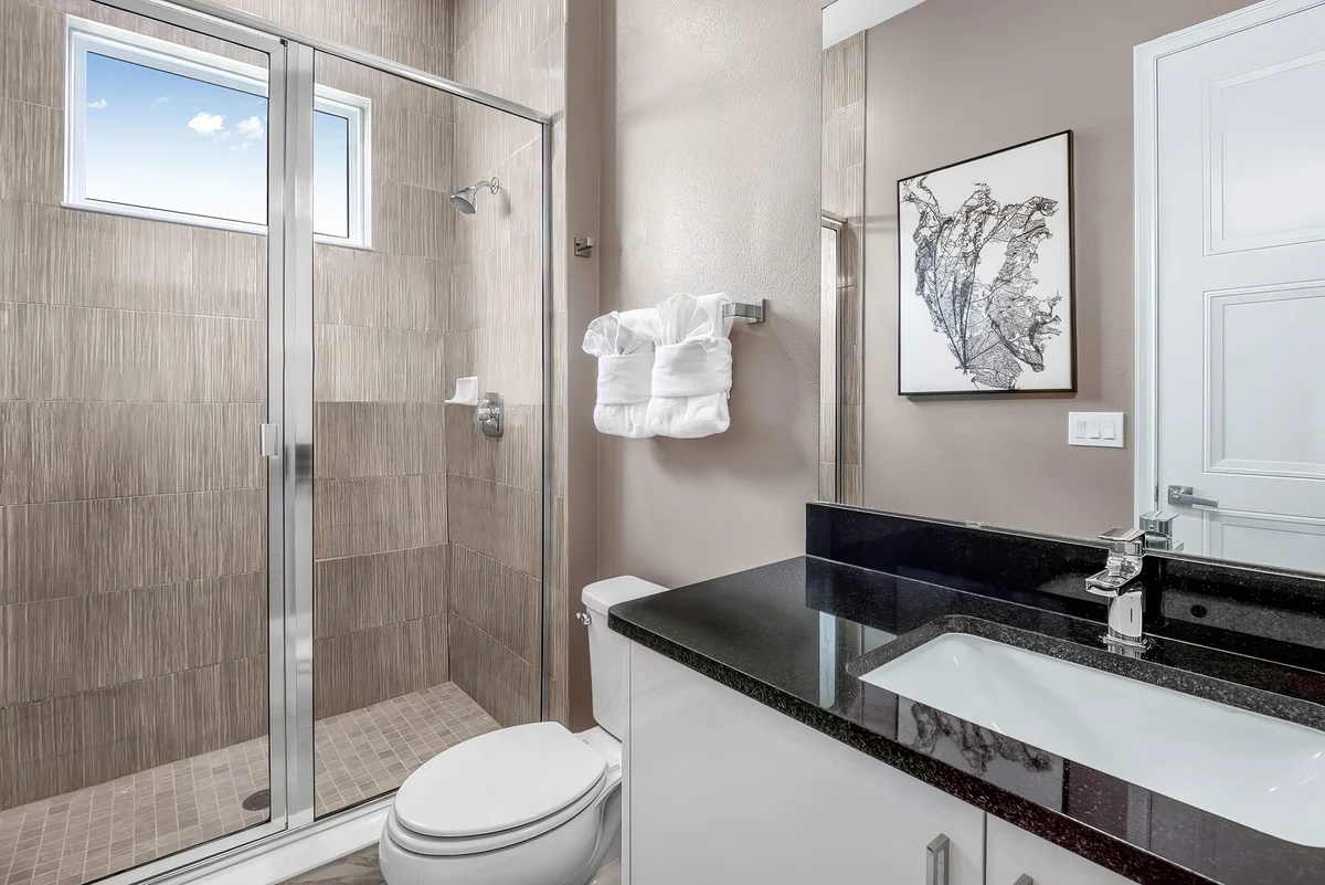 Ensuite Bathroom 6 image 1