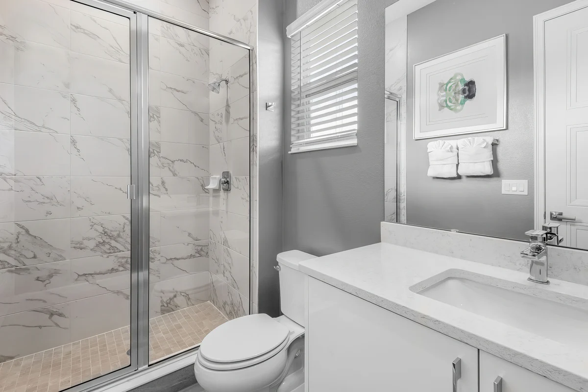 Ensuite Bathroom 8 image 1