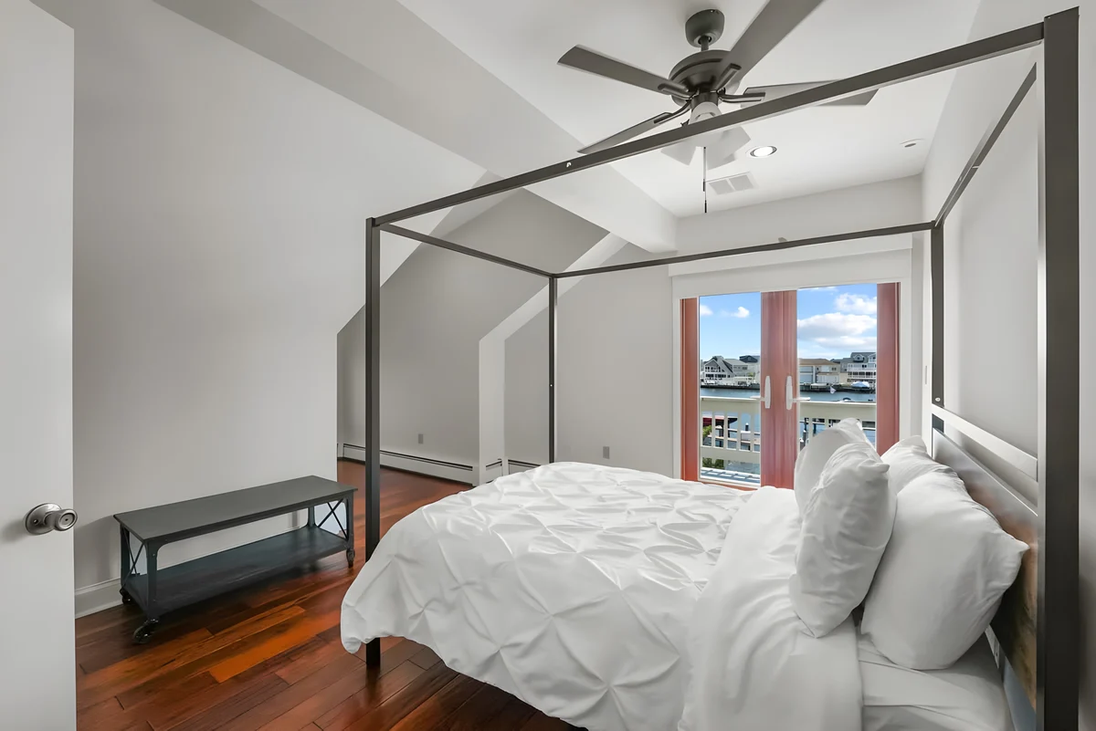 Bedroom 7 image