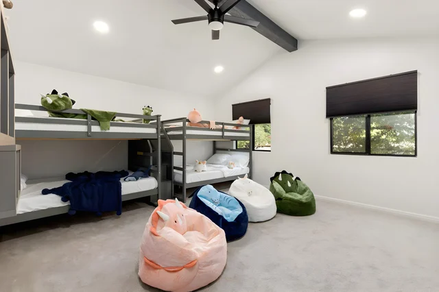 Bedroom 5 image 1