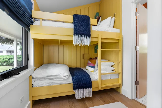 Bedroom 1 image 1
