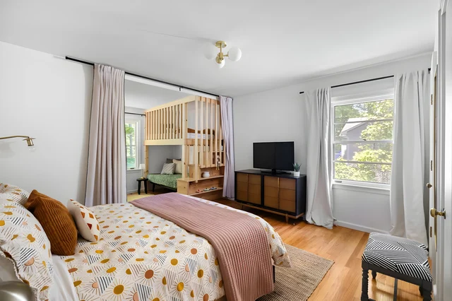 Bedroom 1 image 1