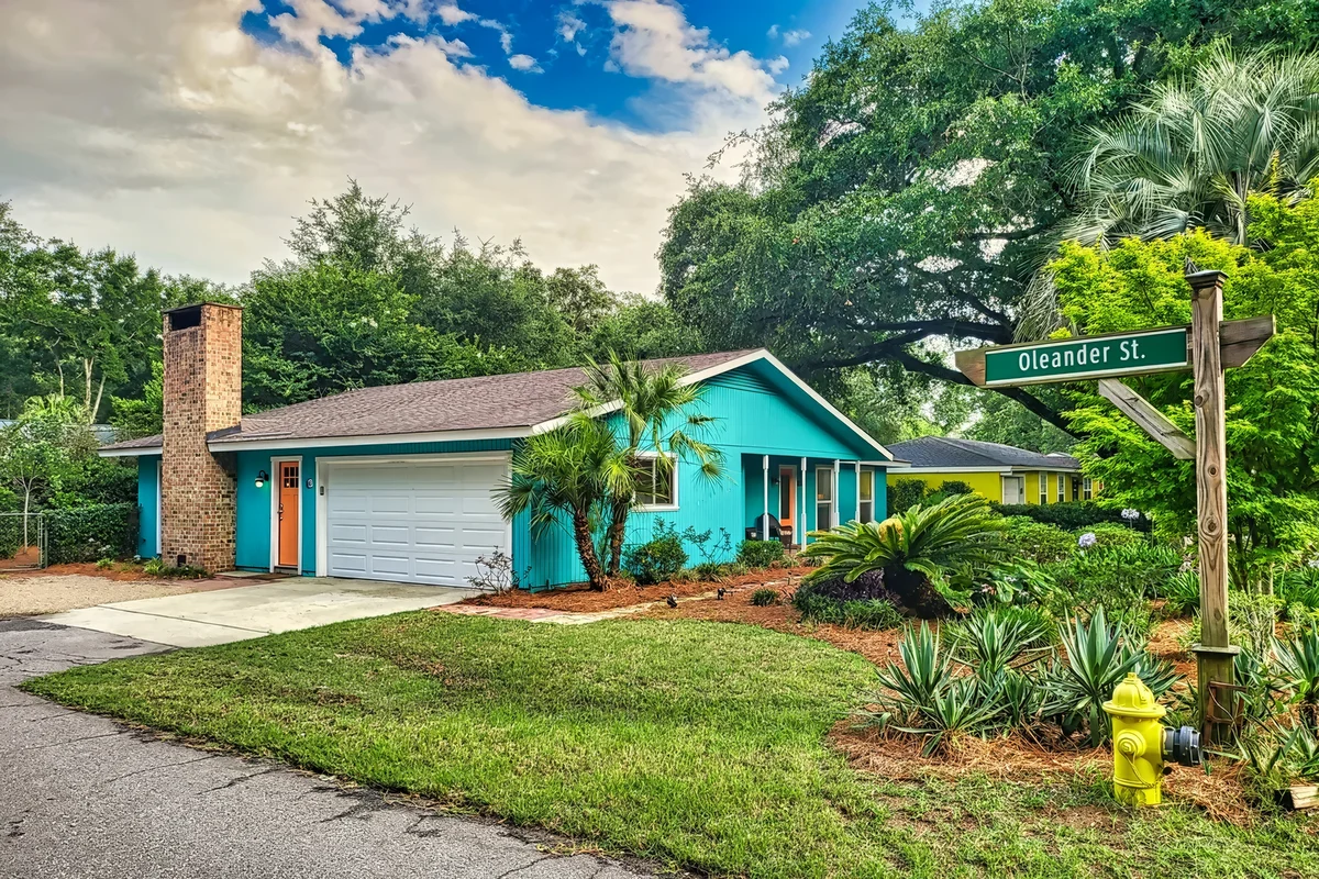 Wander Folly Field Golden