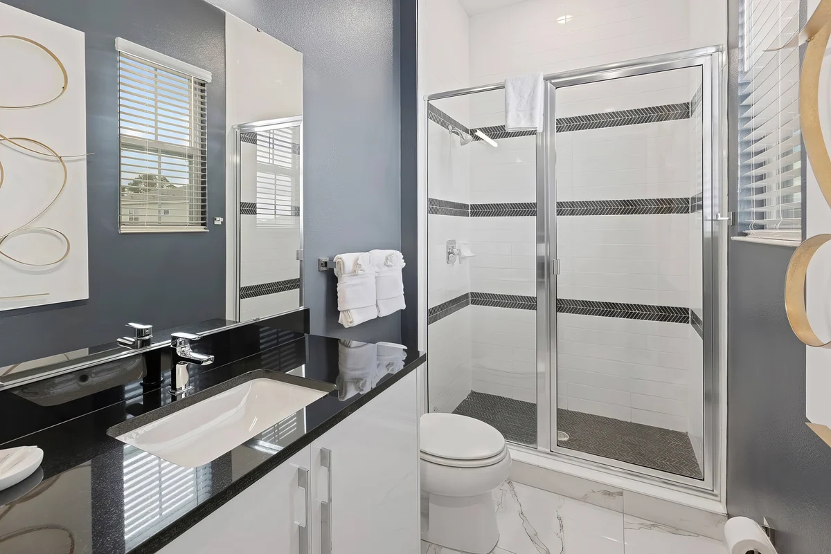 Ensuite Bathroom 5 image 1