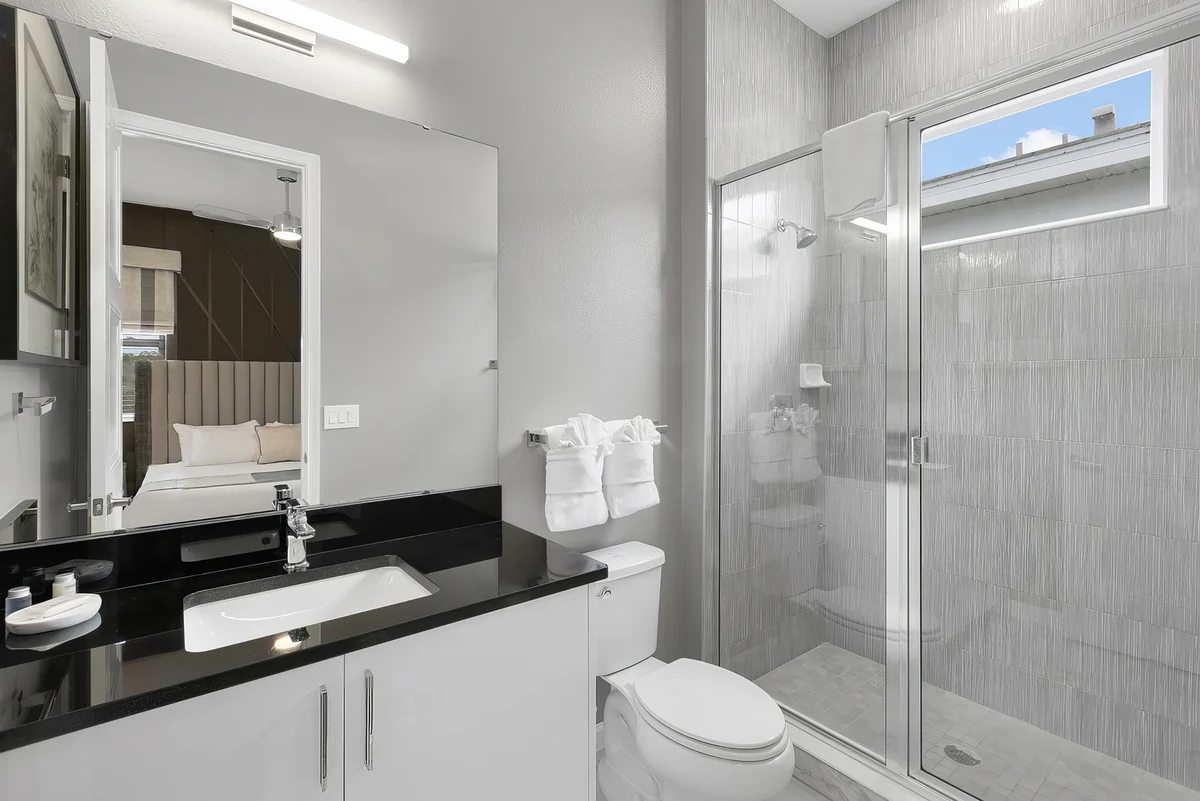 Ensuite Bathroom 8 image 1