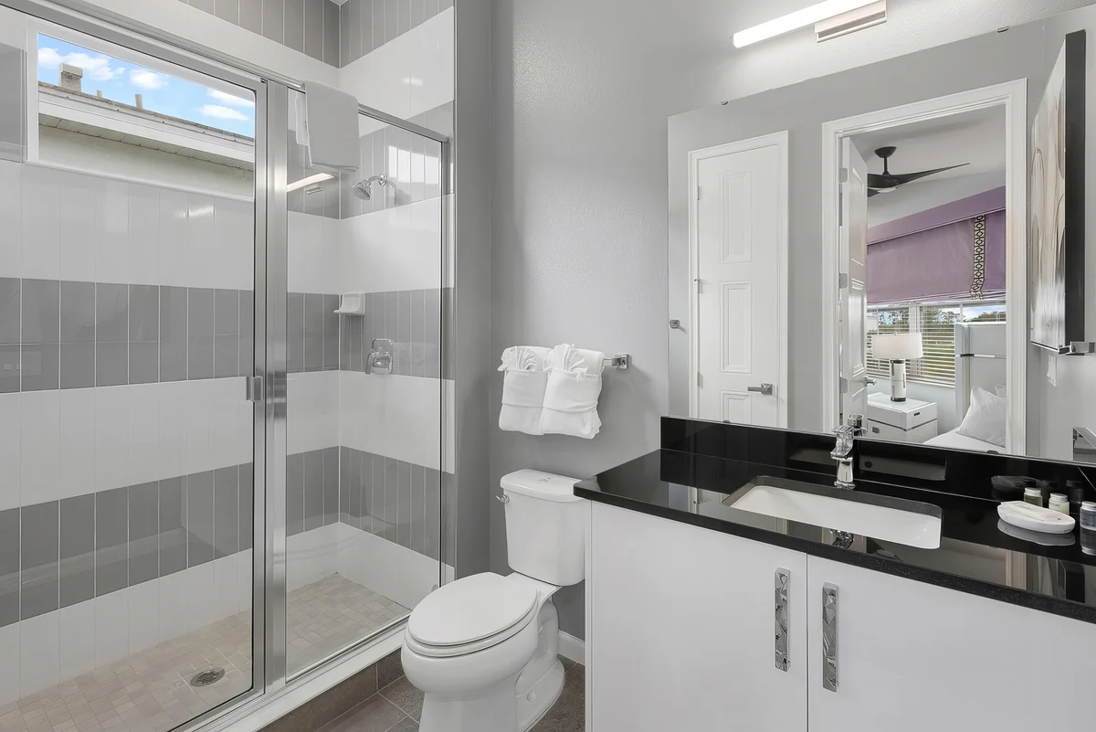 Ensuite Bathroom 7 image 1