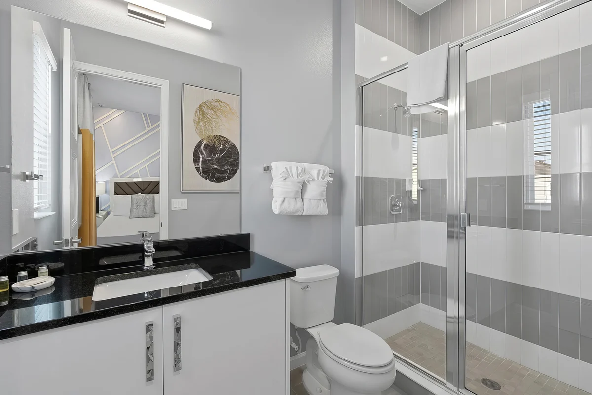 Ensuite Bathroom 4 image 1