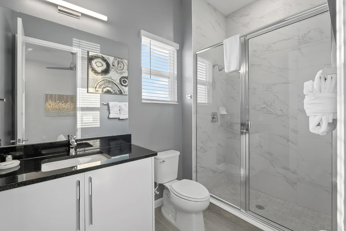 Ensuite Bathroom 8 image 1