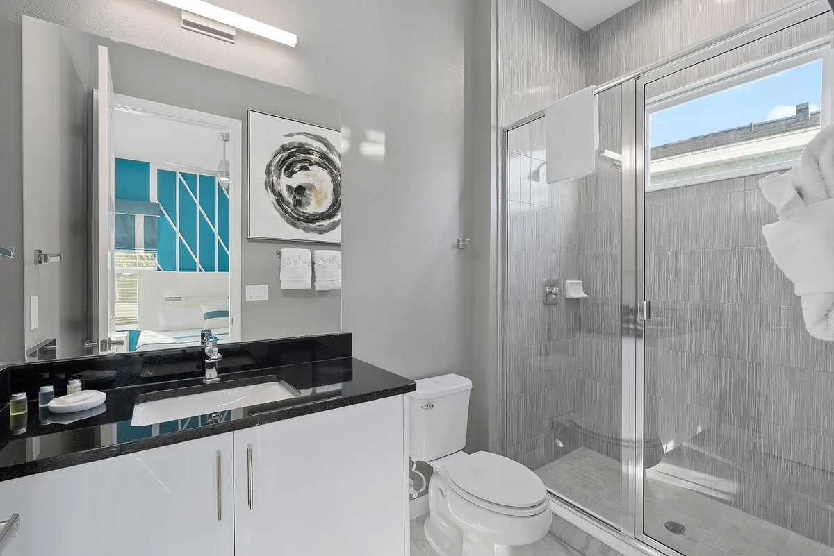 Ensuite Bathroom 6 image 1