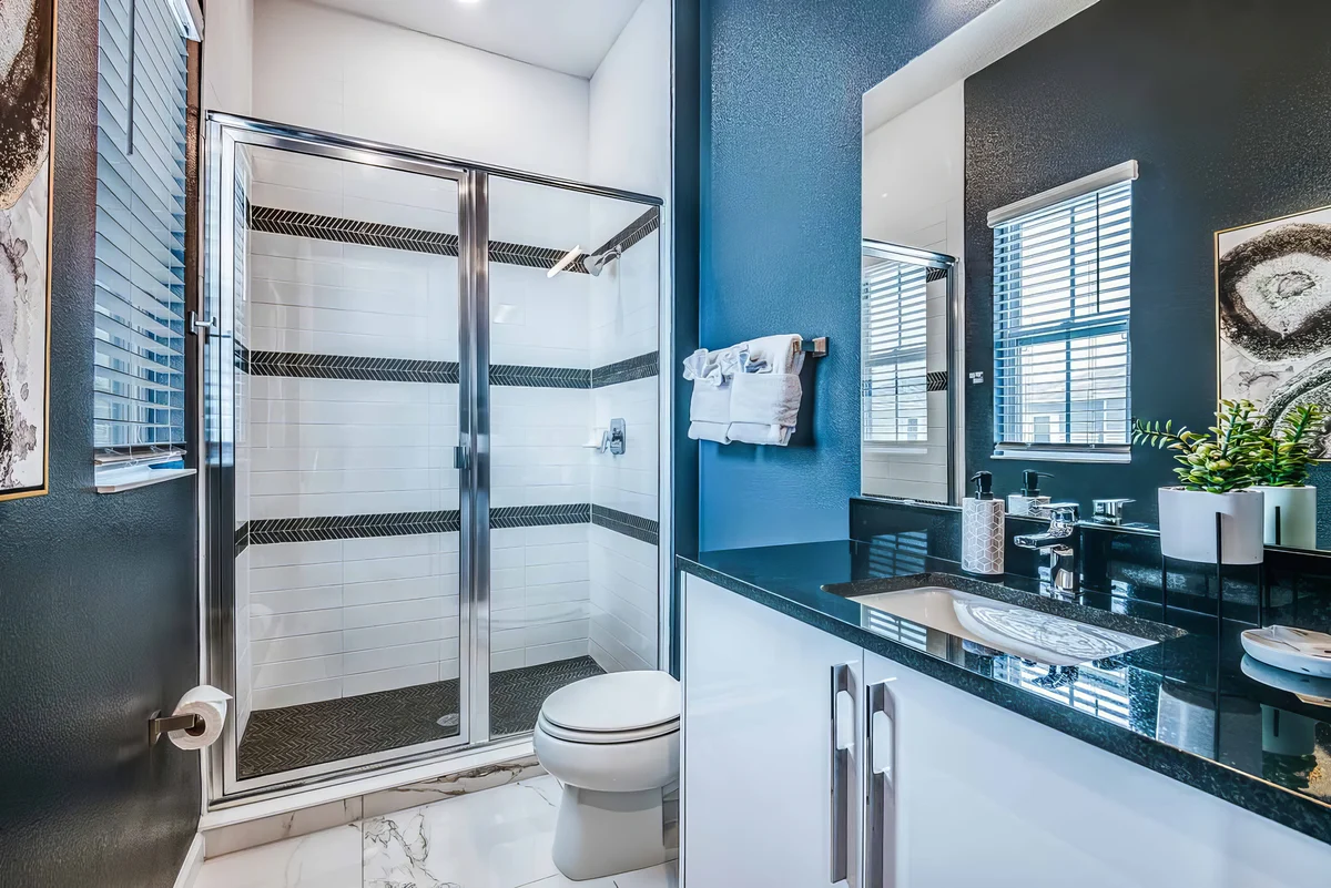 Ensuite Bathroom 4 image 1