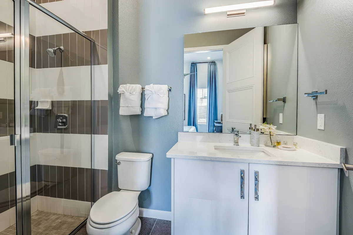 Ensuite Bathroom 3 image 1