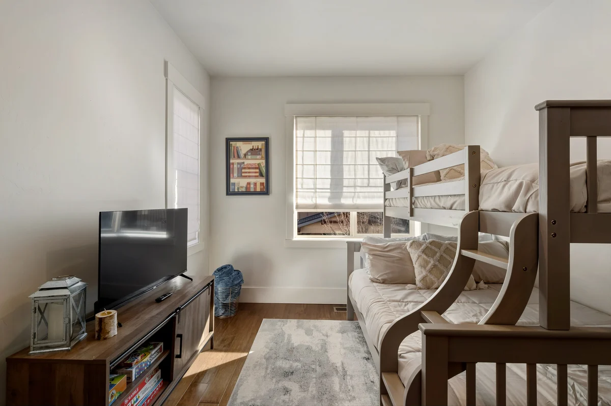 Bedroom 3 image 1
