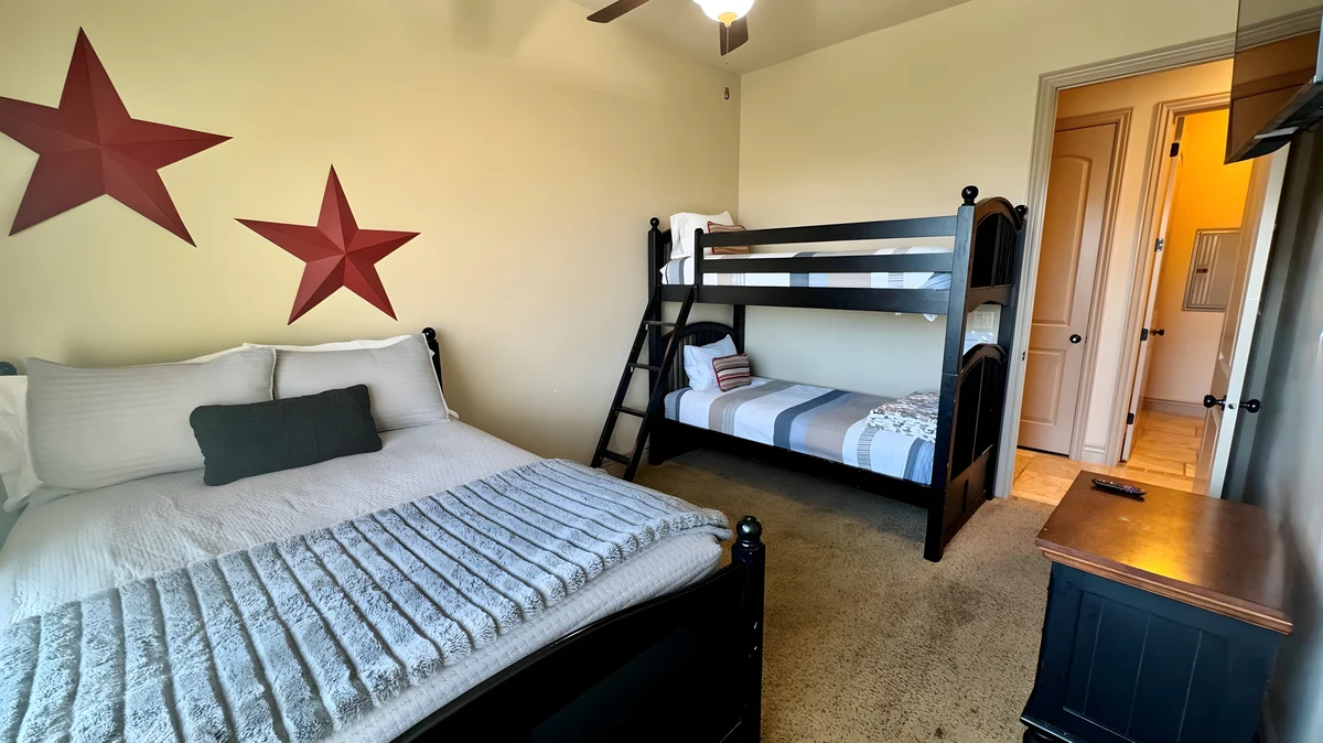 Bedroom 3 image 1