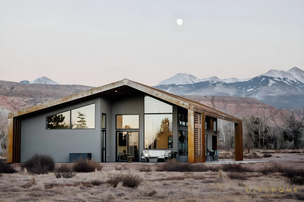 Home in Moab property photo 2