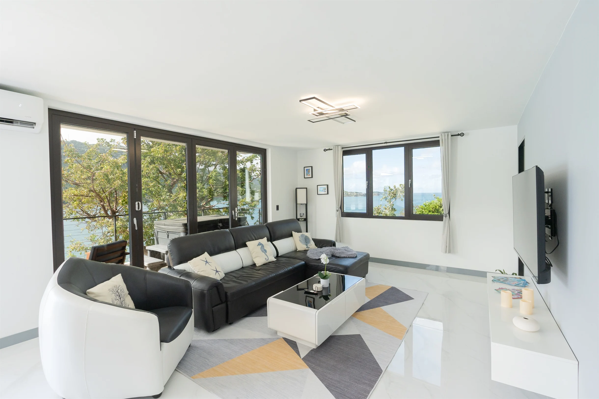Ocean Breeze Villa - OCEANFRONT, hot tub, Jeep #23