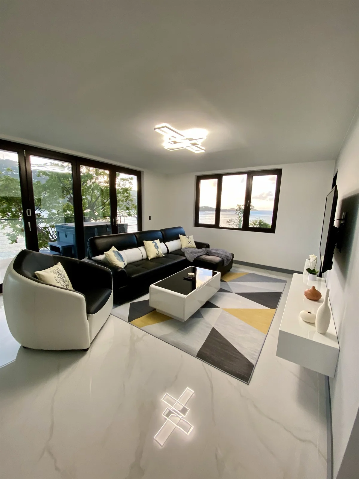 Ocean Breeze Villa - OCEANFRONT, hot tub, Jeep #32