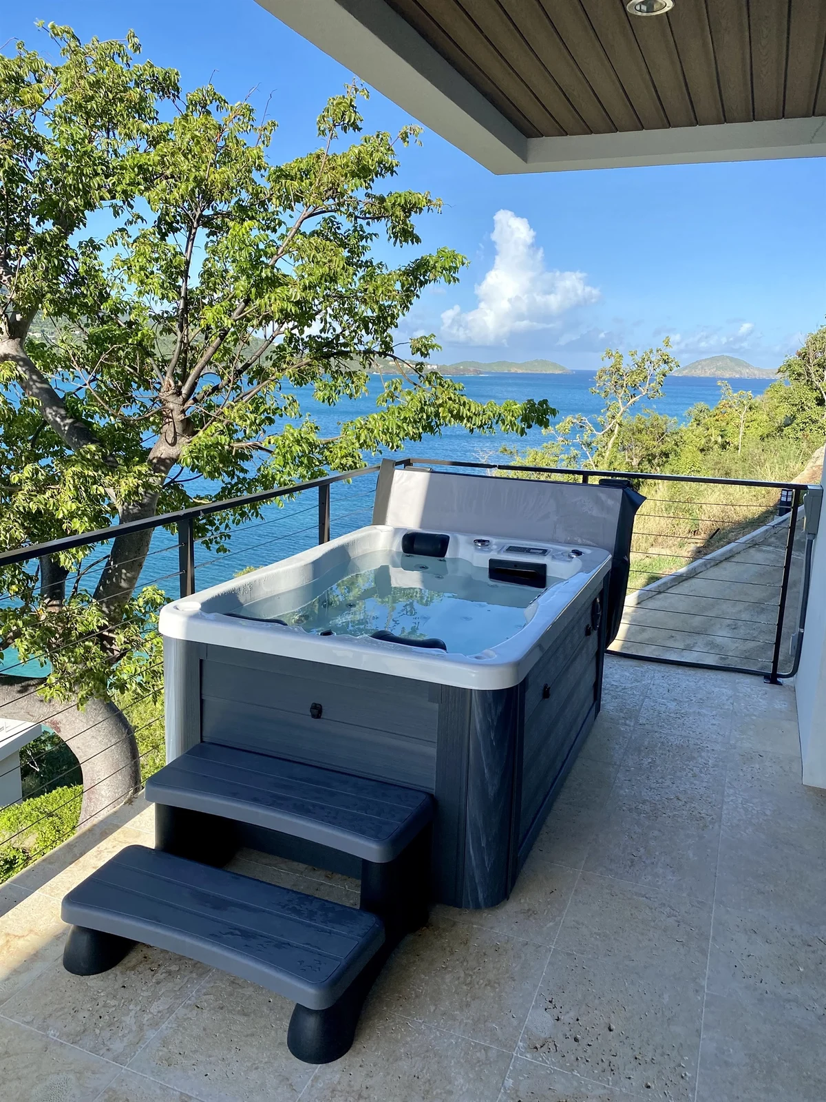 Ocean Breeze Villa - OCEANFRONT, hot tub, Jeep #26