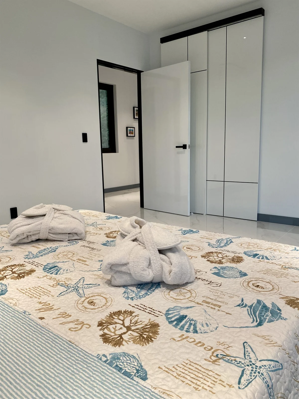 Ocean Breeze Villa - OCEANFRONT, hot tub, Jeep #29