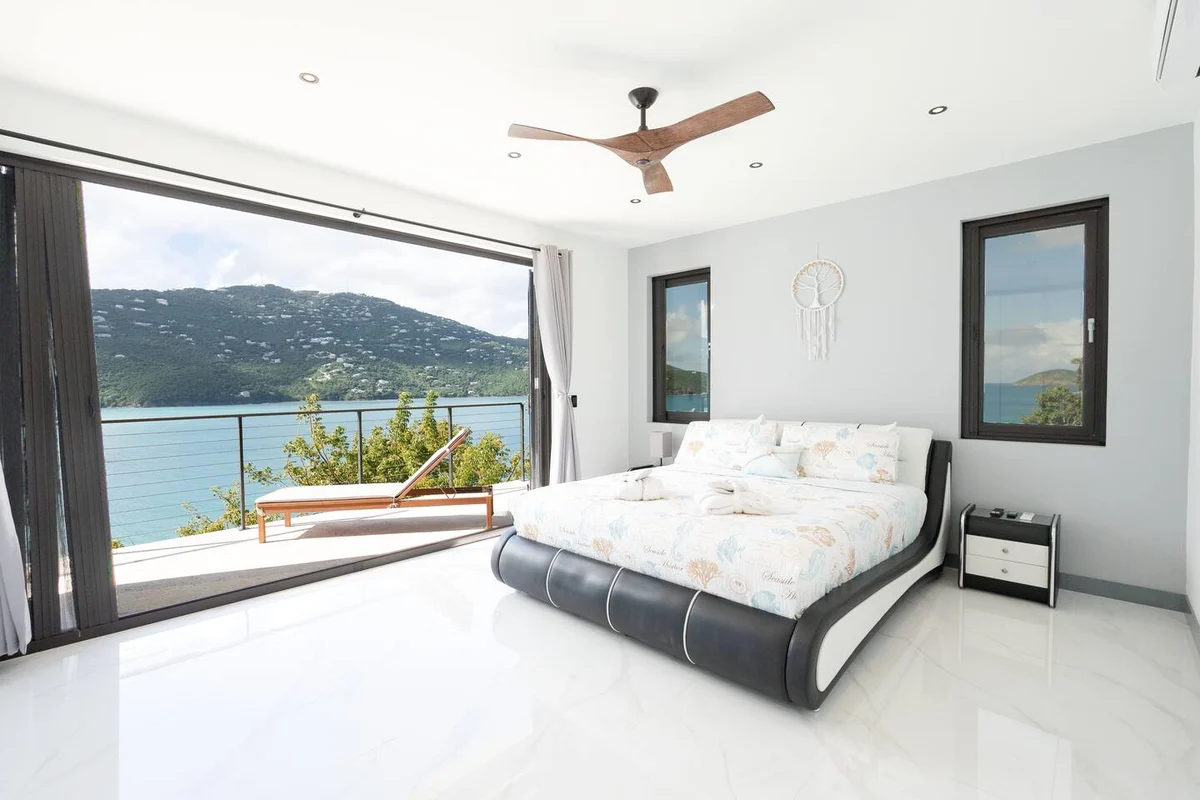 Ocean Breeze Villa - OCEANFRONT, hot tub, Jeep #24