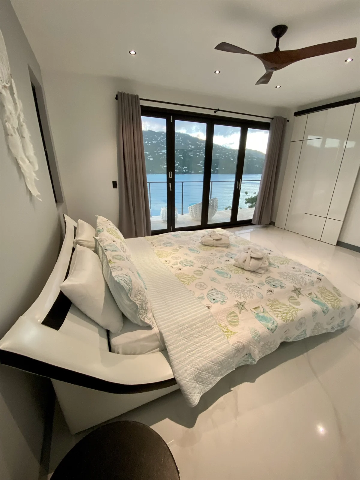 Ocean Breeze Villa - OCEANFRONT, hot tub, Jeep #33