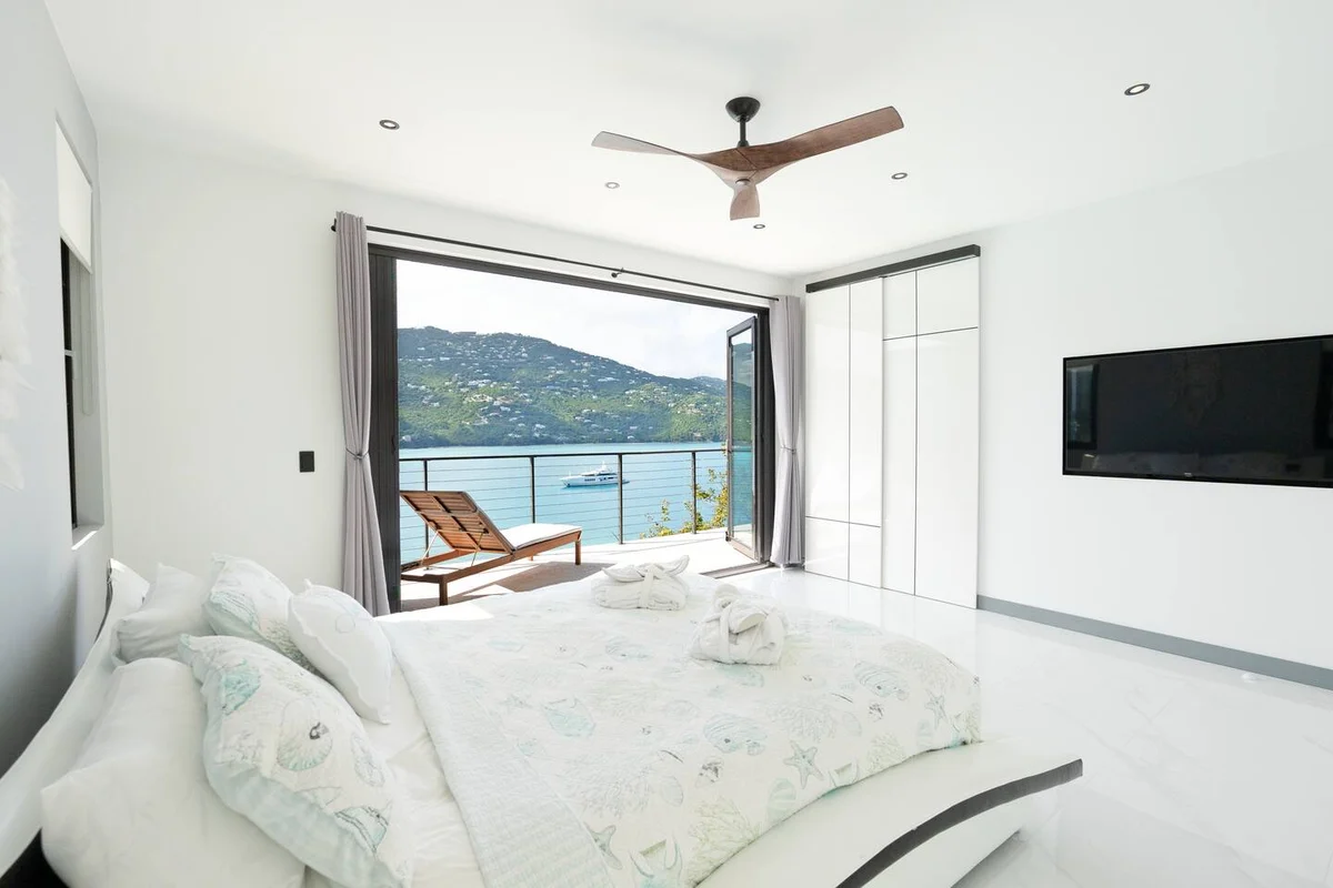 Ocean Breeze Villa - OCEANFRONT, hot tub, Jeep #27