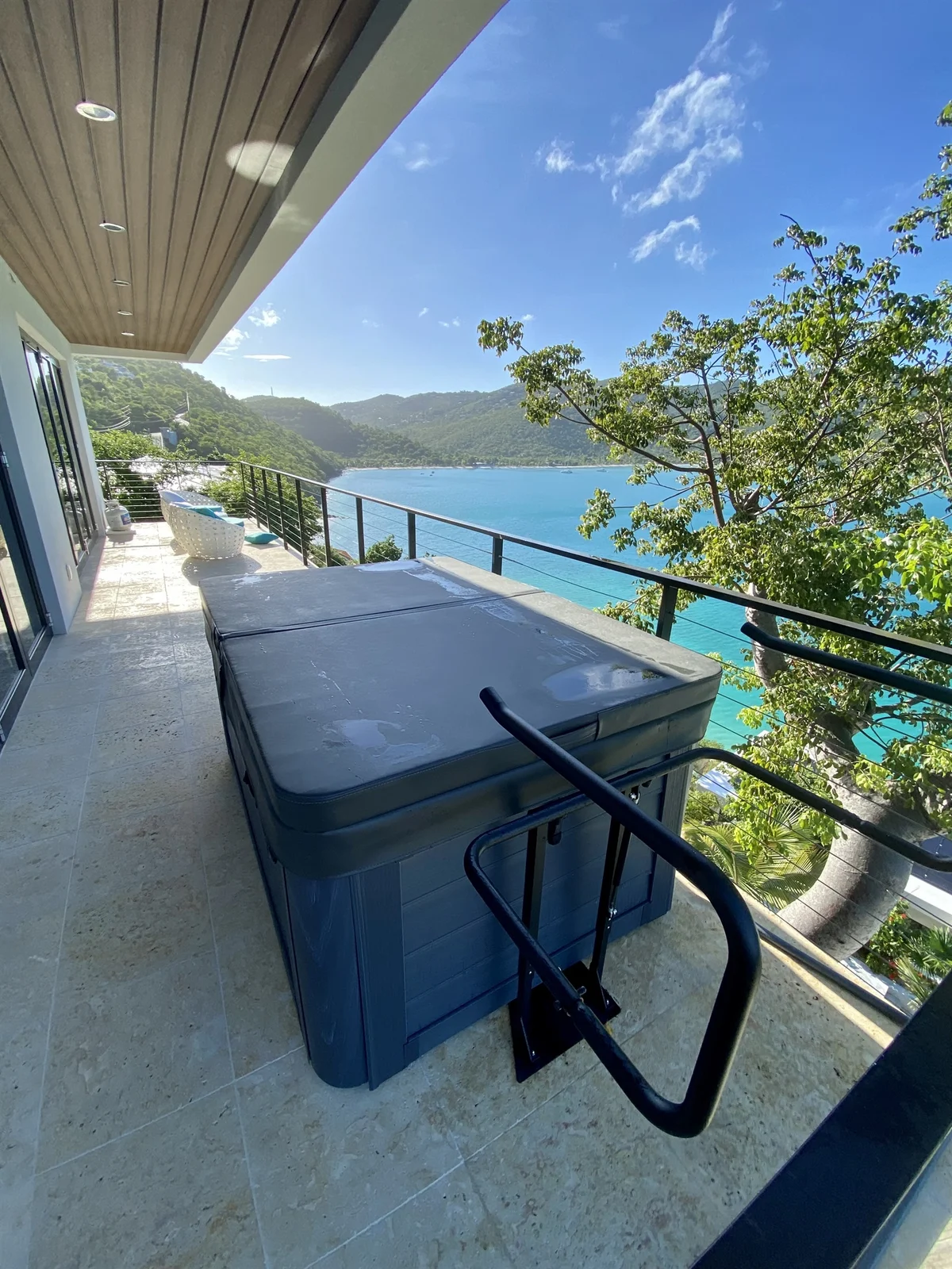 Ocean Breeze Villa - OCEANFRONT, hot tub, Jeep #34