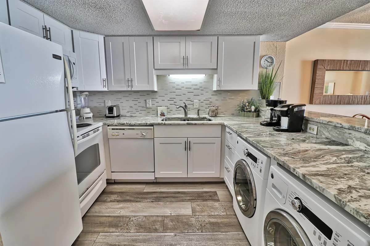 Waterpointe 1 Unit 606 property photo 4