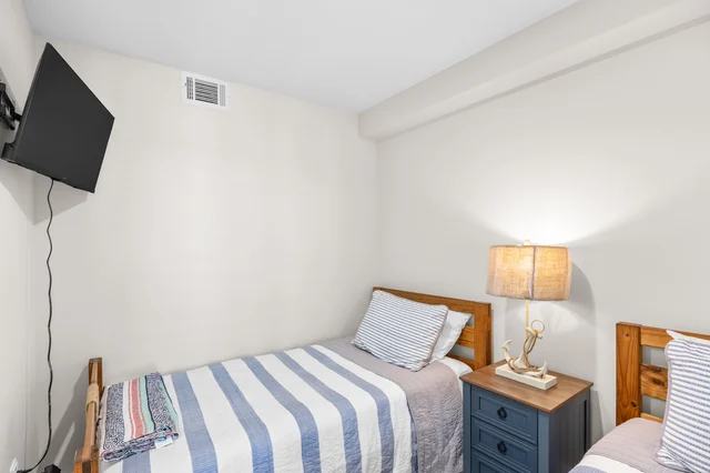 Bedroom 1 image 1