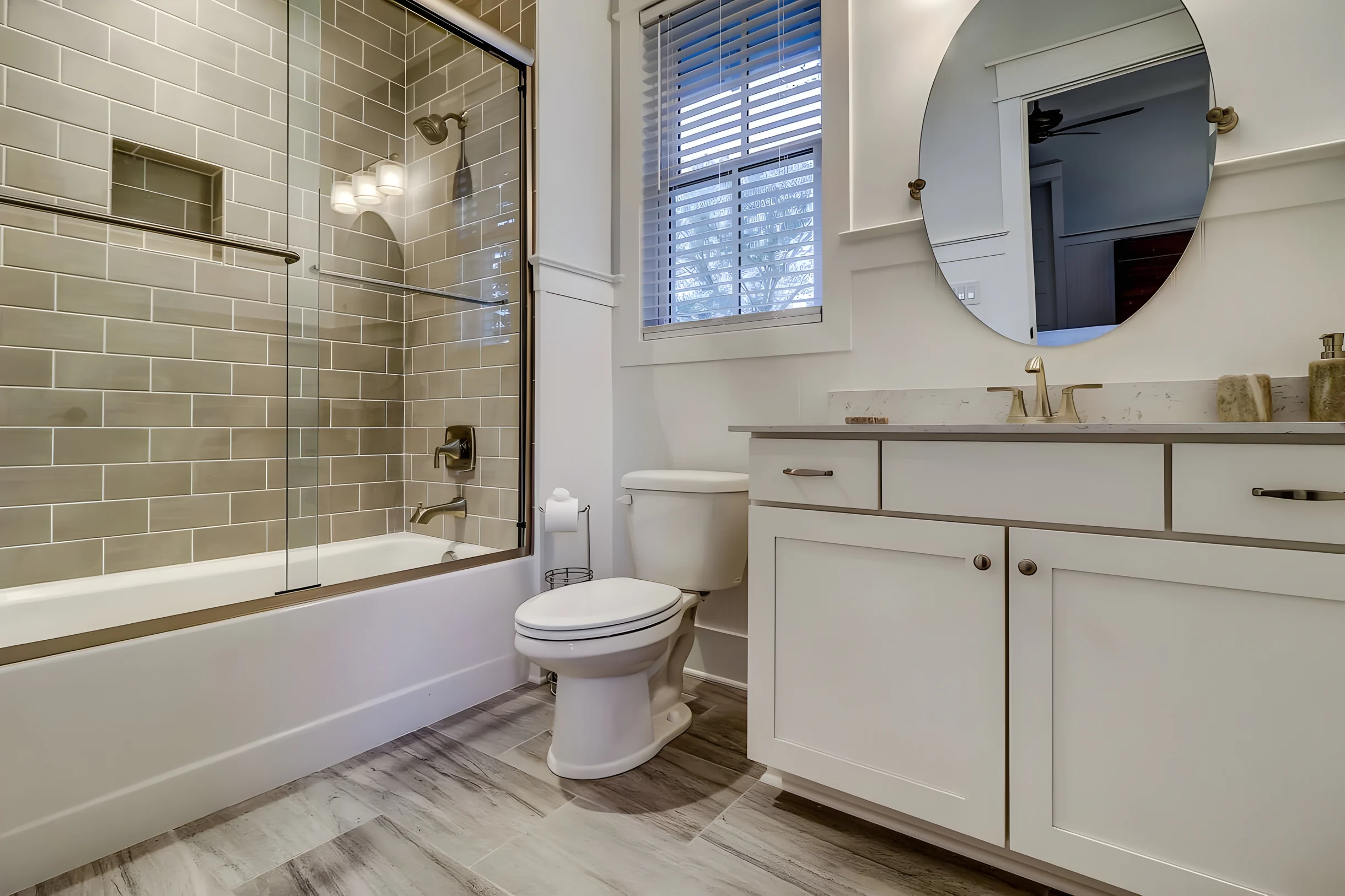 AV3-23: 3 23rd Avenue #26