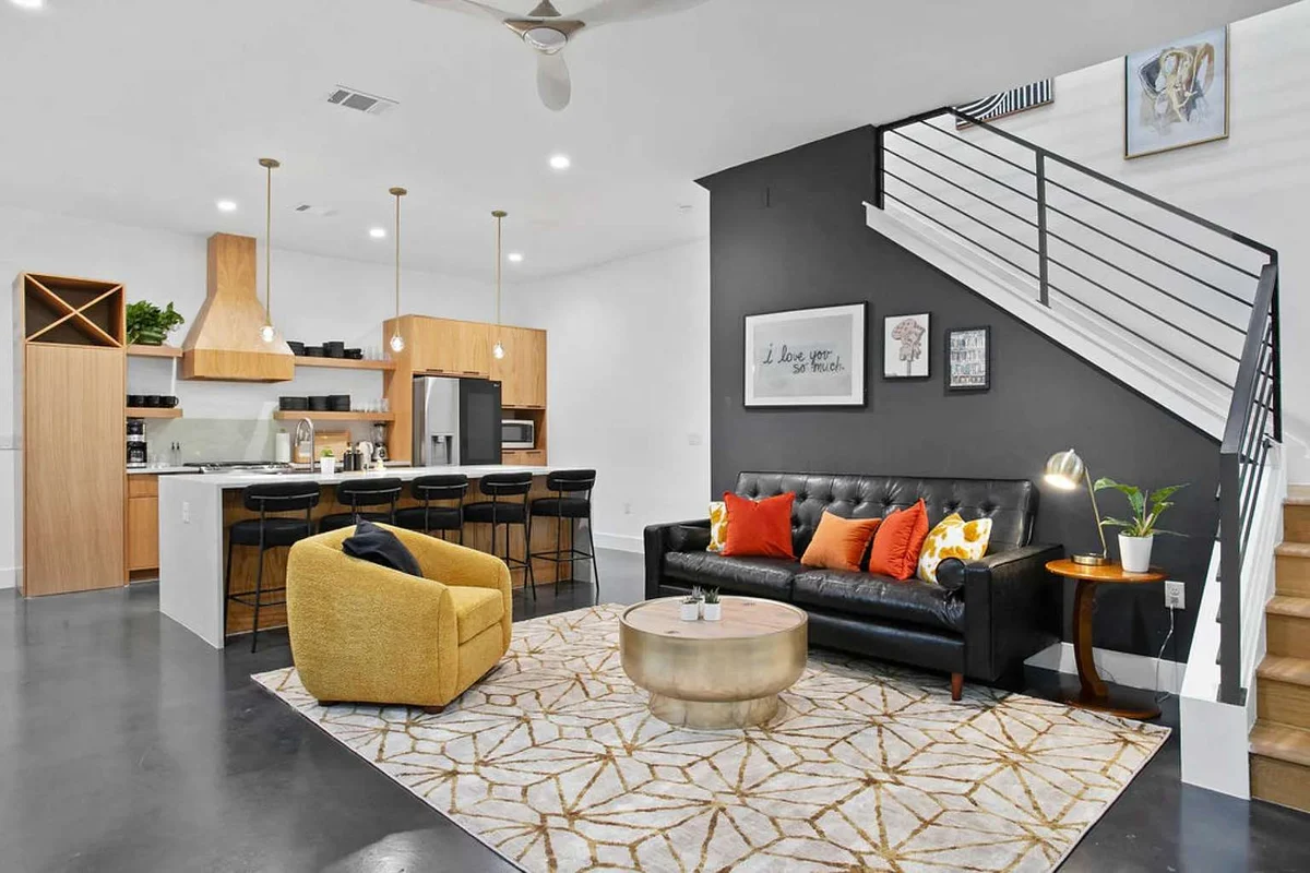 Apartment in Austin property photo 3