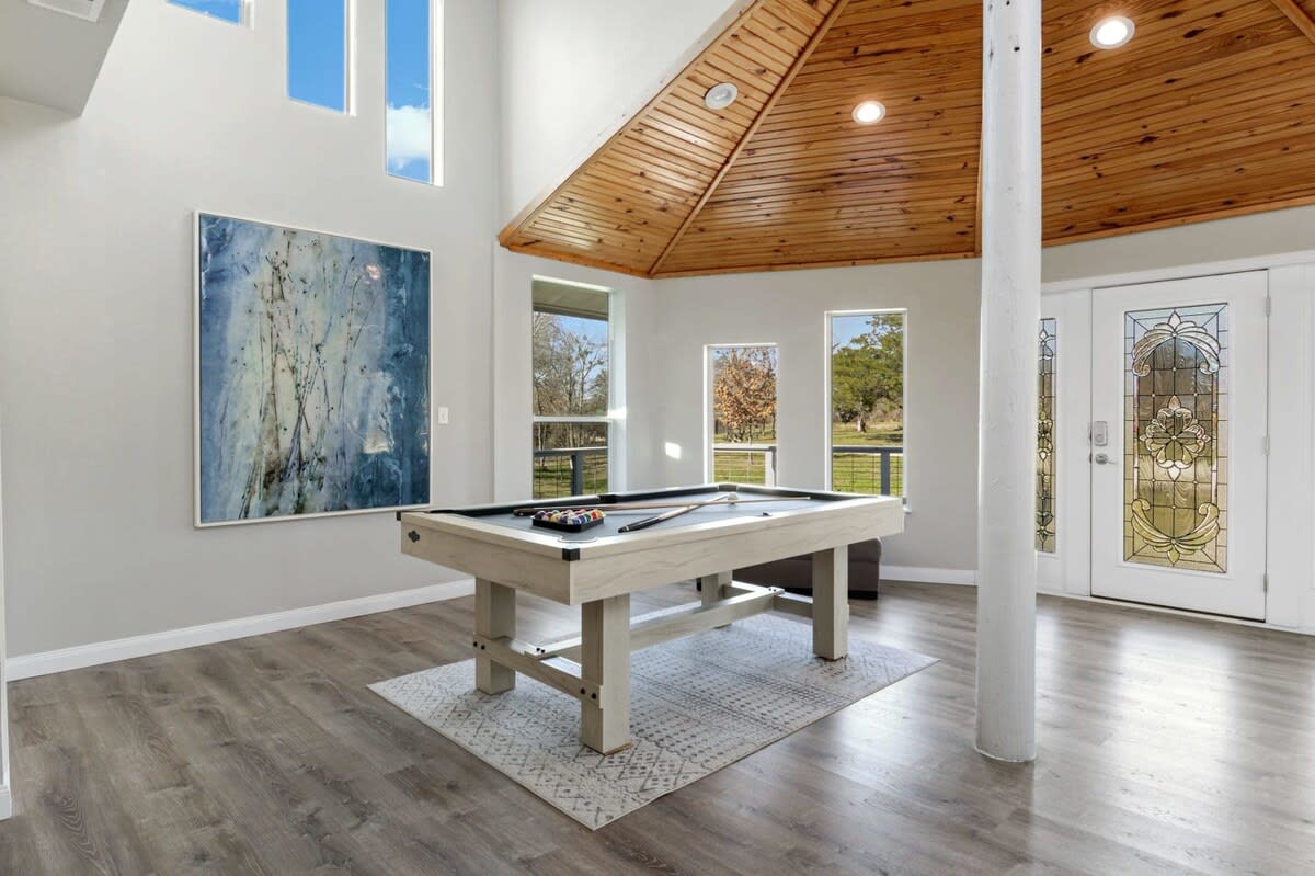 Home in Manor property photo 4