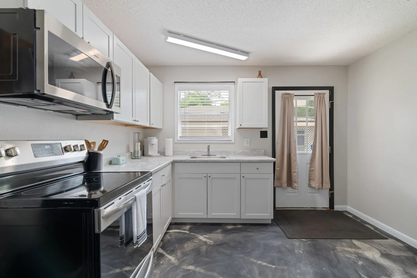 Studio with Full Kitchen!
