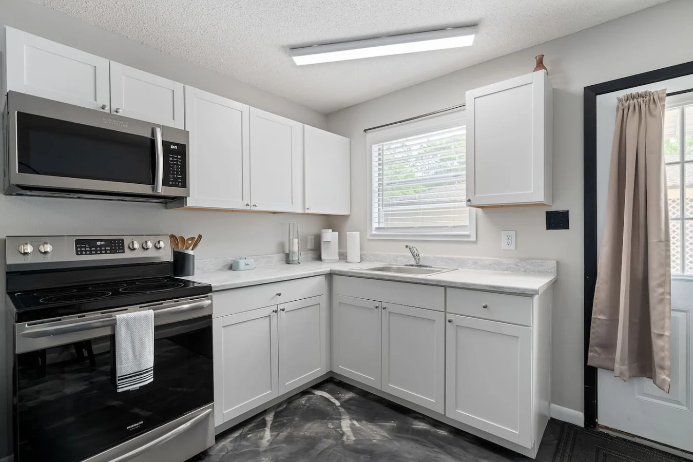 Studio with Full Kitchen!