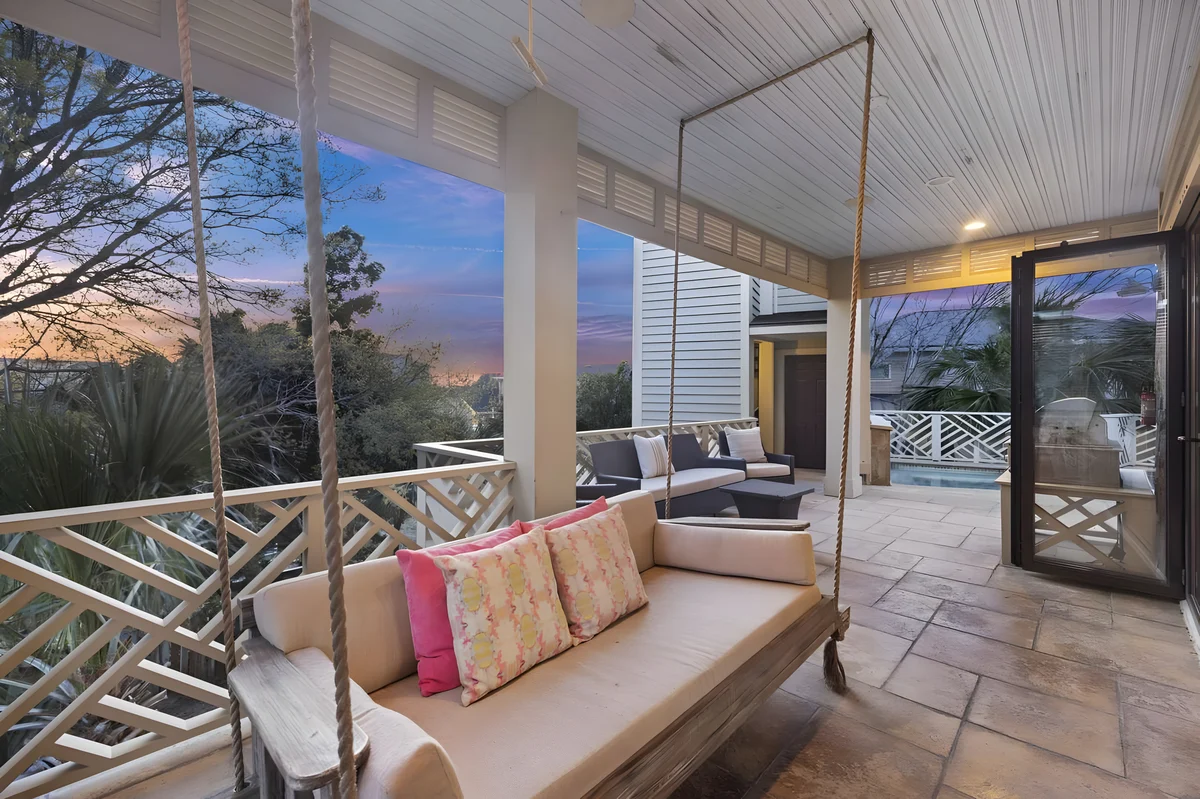 Wander Palms Golden Shores